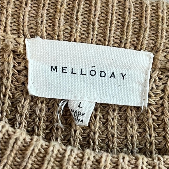 Beige Sweater with Pockets LARGE - Picture 3 of 3